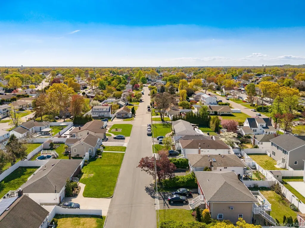 495 Windmill Avenue West Babylon NY 11704