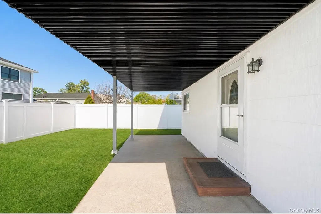 495 Windmill Avenue West Babylon NY 11704