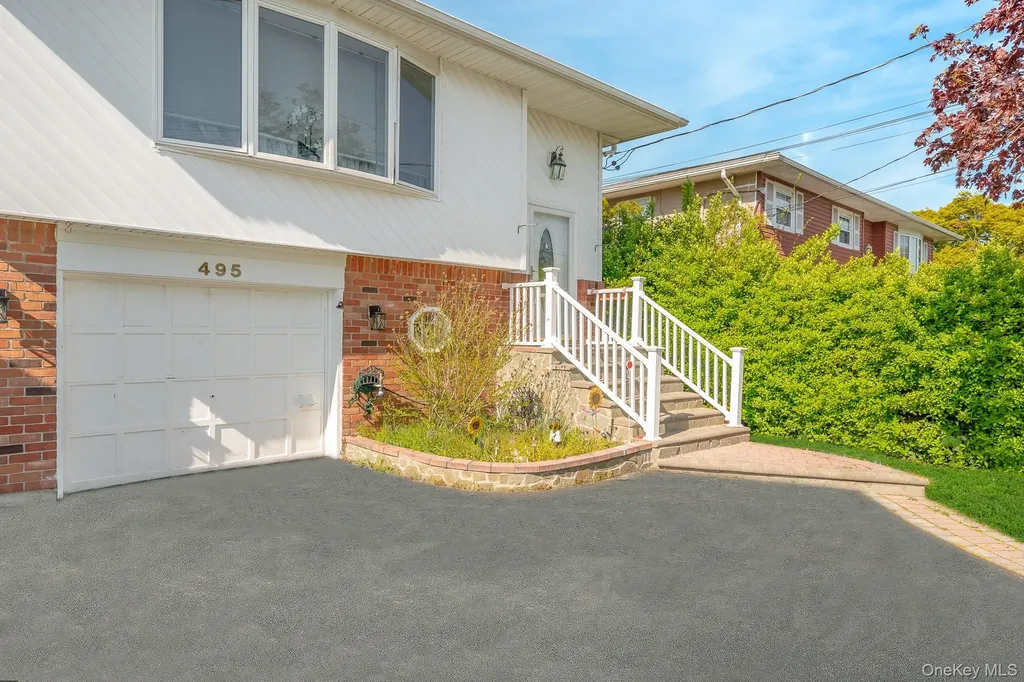 495 Windmill Avenue West Babylon NY 11704