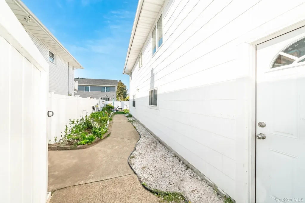 495 Windmill Avenue West Babylon NY 11704
