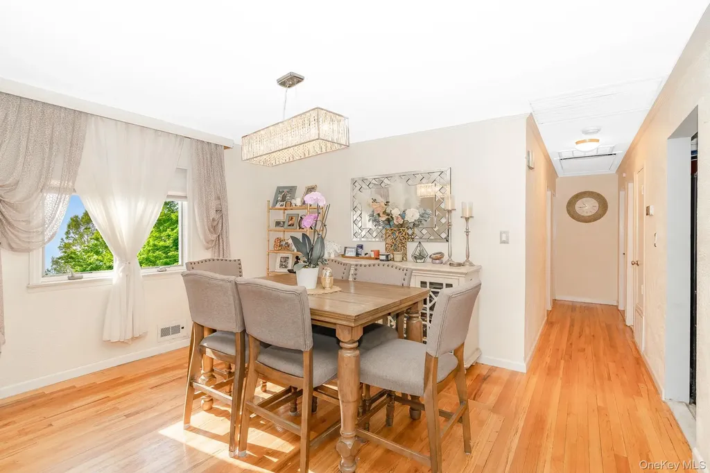 495 Windmill Avenue West Babylon NY 11704