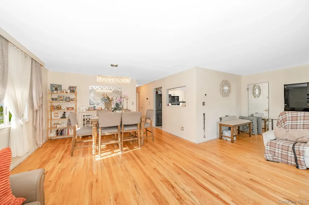 495 Windmill Avenue West Babylon NY 11704