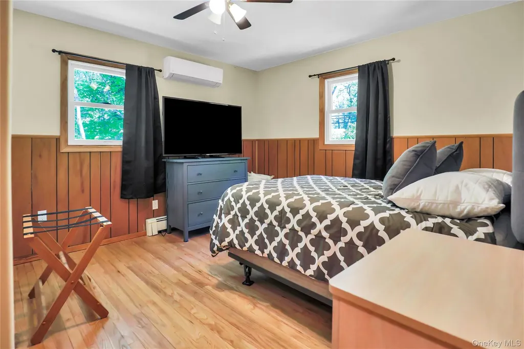 11 Oakwood Drive Wading River NY 11792