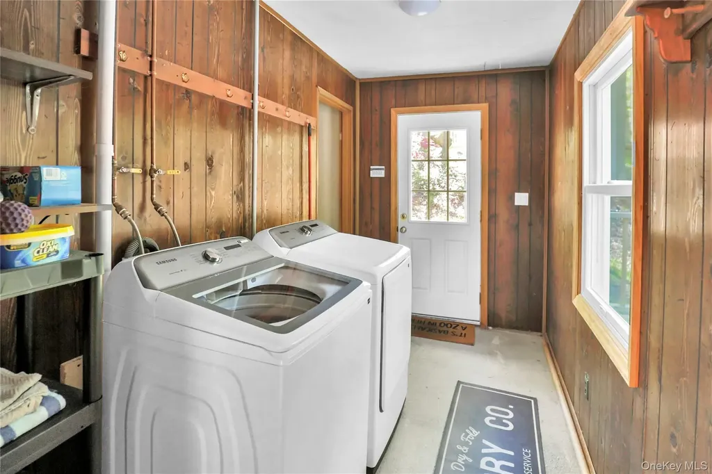 11 Oakwood Drive Wading River NY 11792