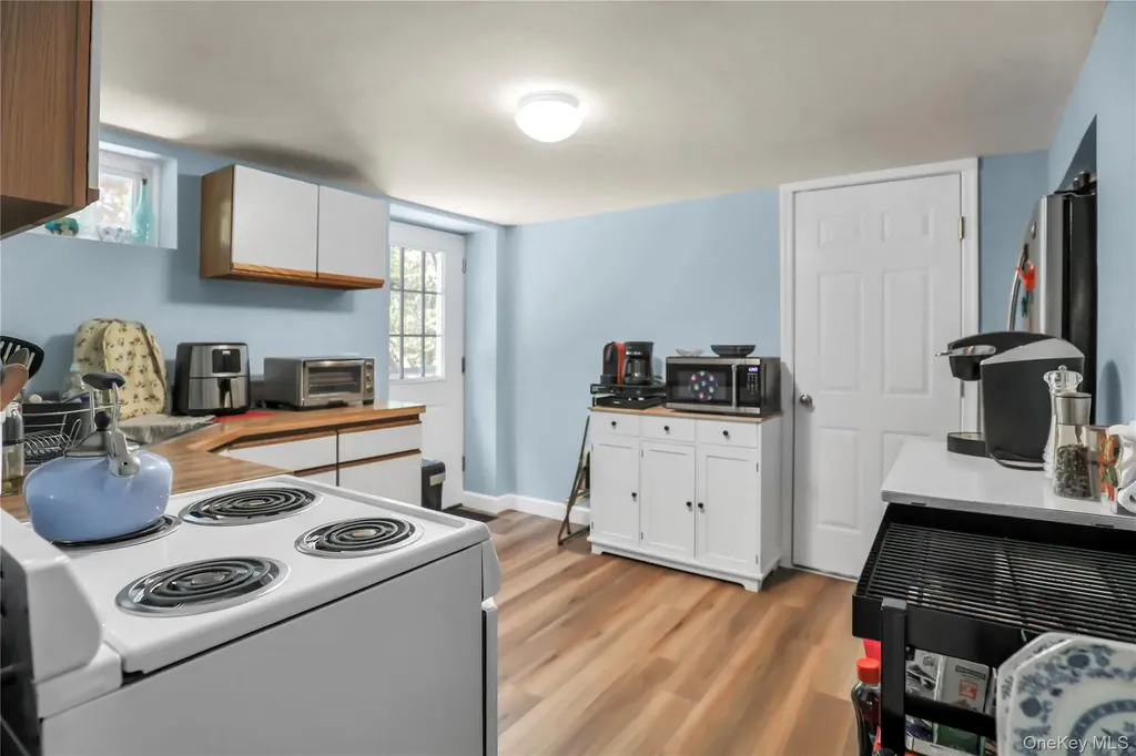 11 Oakwood Drive Wading River NY 11792