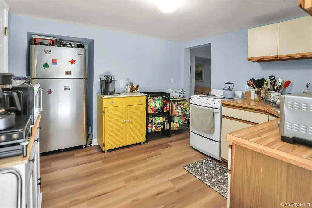 11 Oakwood Drive Wading River NY 11792