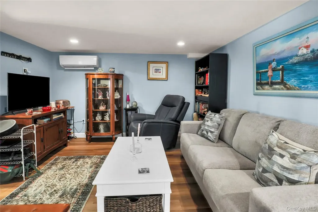 11 Oakwood Drive Wading River NY 11792