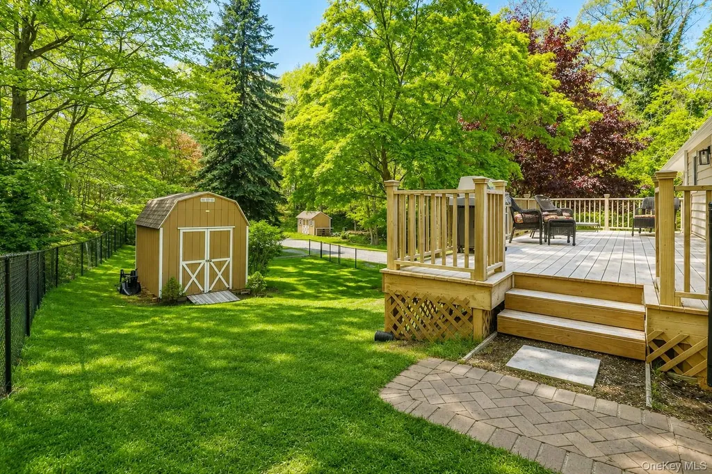11 Oakwood Drive Wading River NY 11792