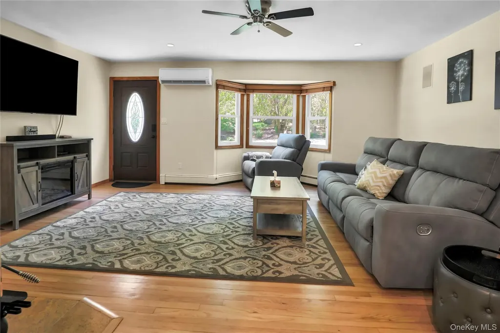 11 Oakwood Drive Wading River NY 11792