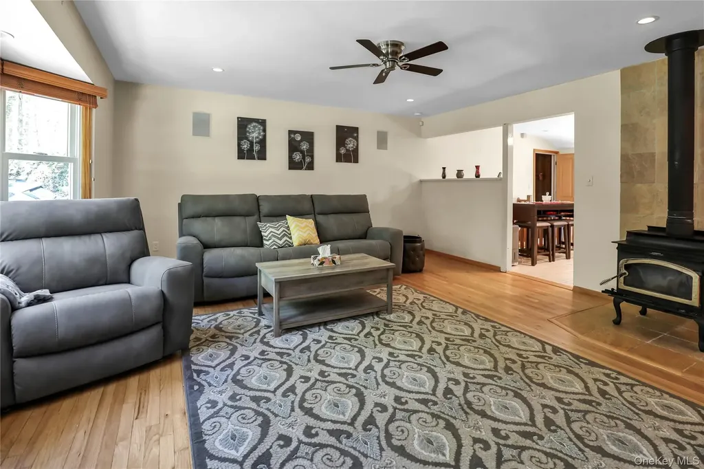 11 Oakwood Drive Wading River NY 11792