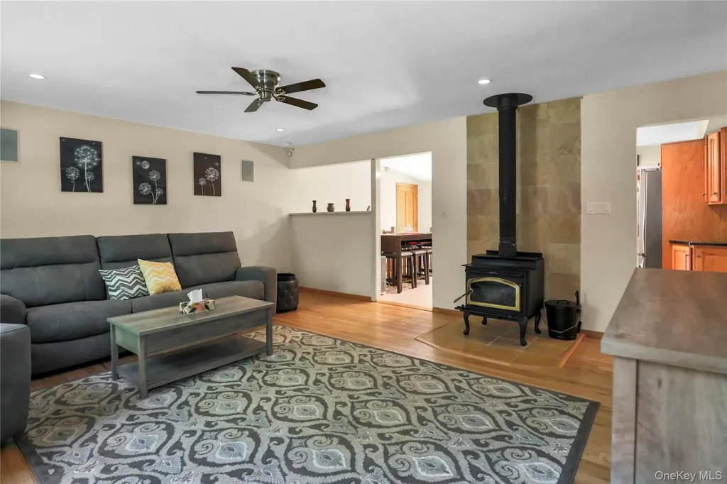 11 Oakwood Drive Wading River NY 11792