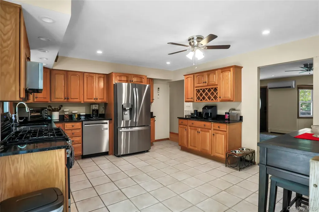 11 Oakwood Drive Wading River NY 11792
