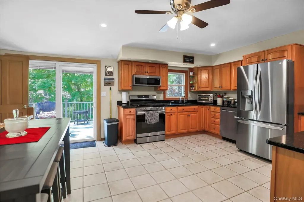 11 Oakwood Drive Wading River NY 11792