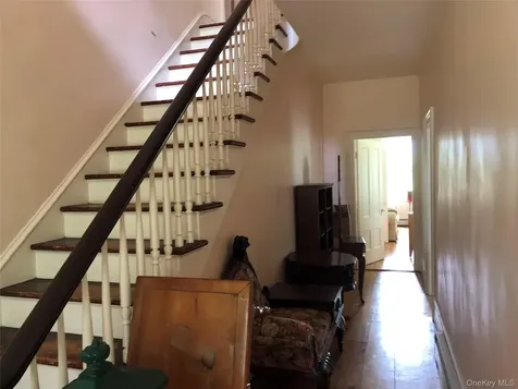 181 Huguenot Street New Paltz NY 12561