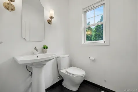 152 Lee Road Scarsdale NY 10583