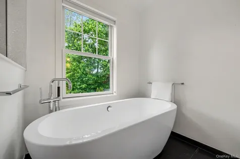 152 Lee Road Scarsdale NY 10583