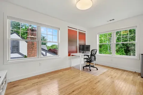 152 Lee Road Scarsdale NY 10583