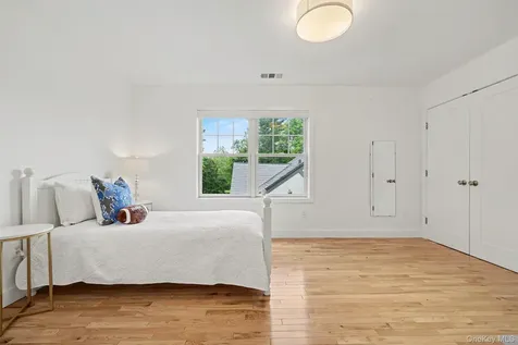 152 Lee Road Scarsdale NY 10583