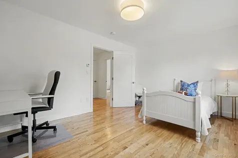 152 Lee Road Scarsdale NY 10583