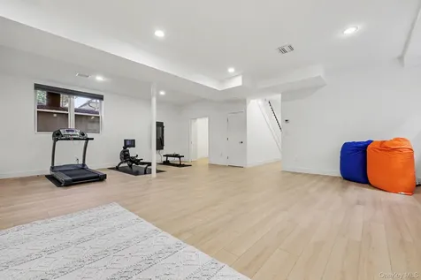 152 Lee Road Scarsdale NY 10583