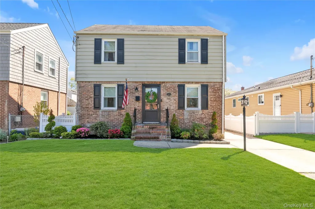 324 Beebe Road Mineola NY 11501