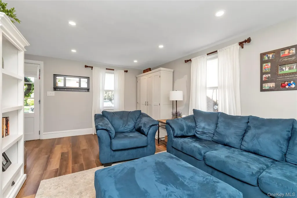 324 Beebe Road Mineola NY 11501