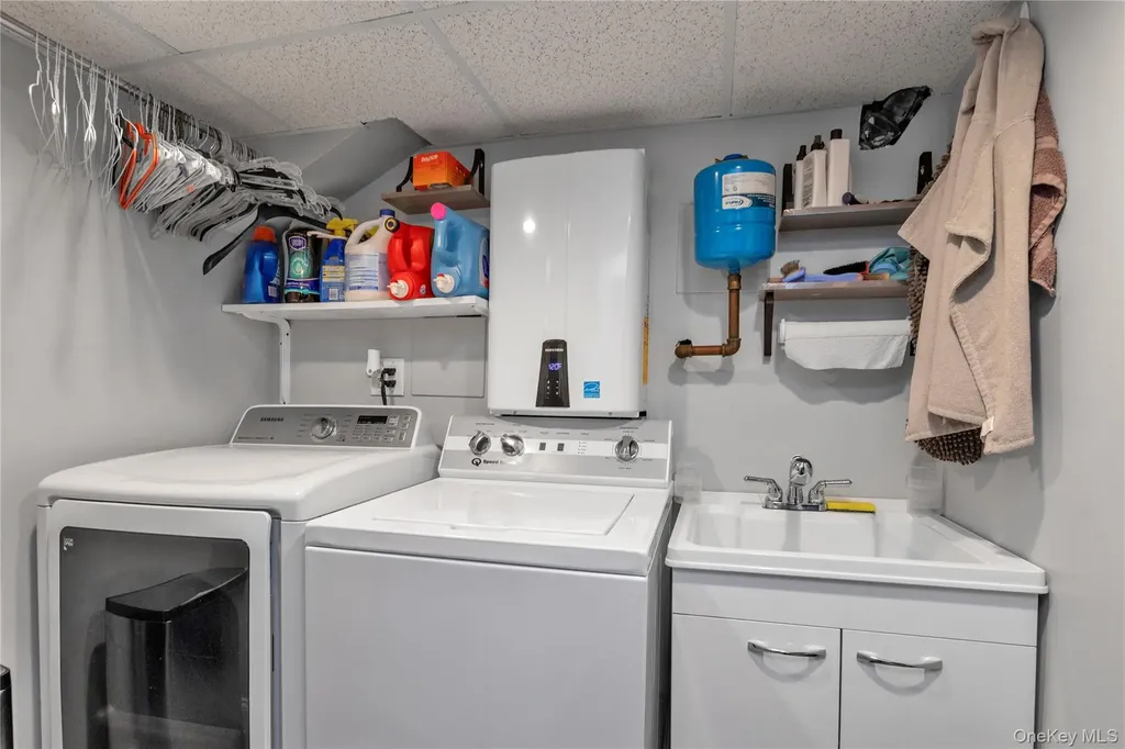 324 Beebe Road Mineola NY 11501