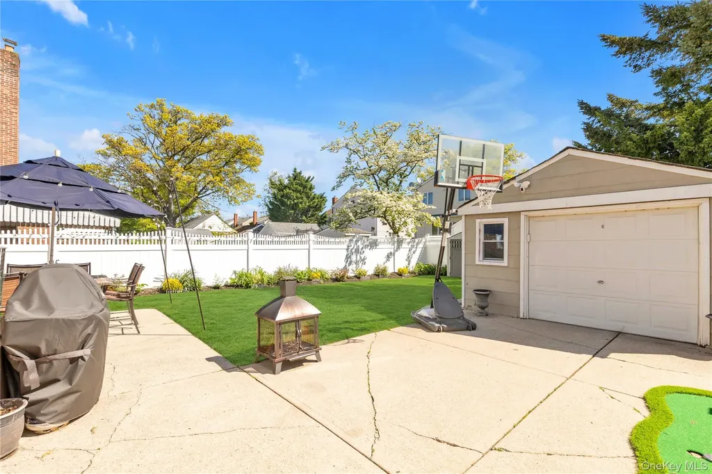 324 Beebe Road Mineola NY 11501