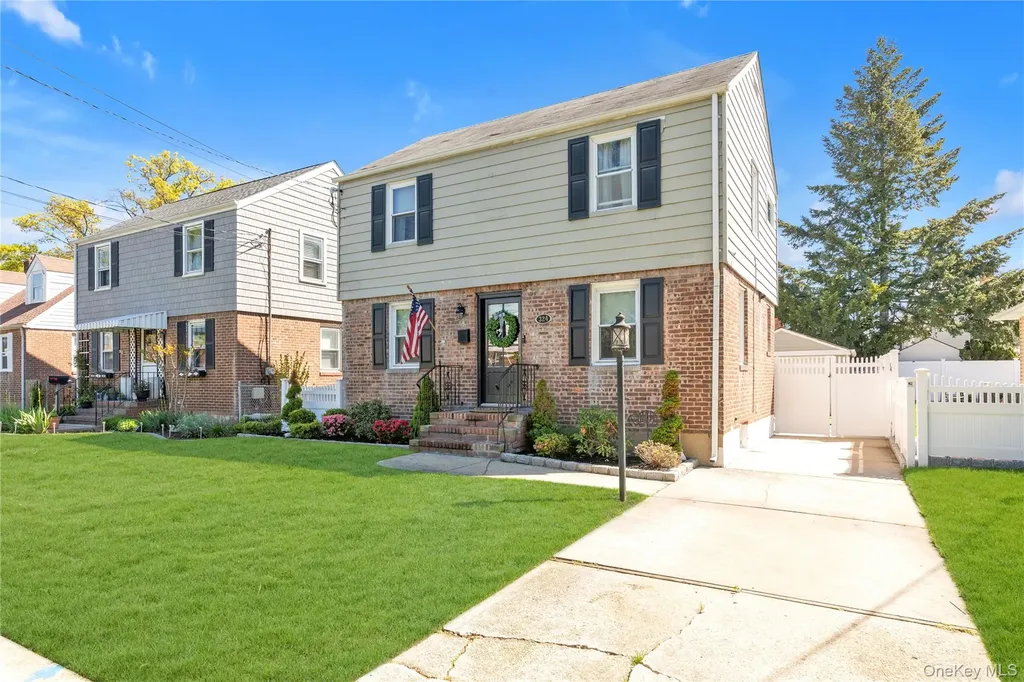 324 Beebe Road Mineola NY 11501
