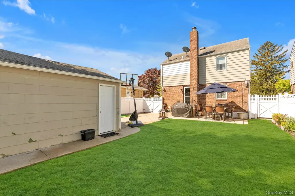 324 Beebe Road Mineola NY 11501