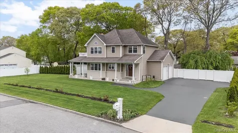 8 Manhattan Avenue Centereach NY 11720
