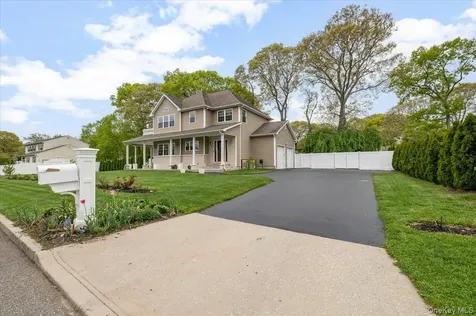 8 Manhattan Avenue Centereach NY 11720