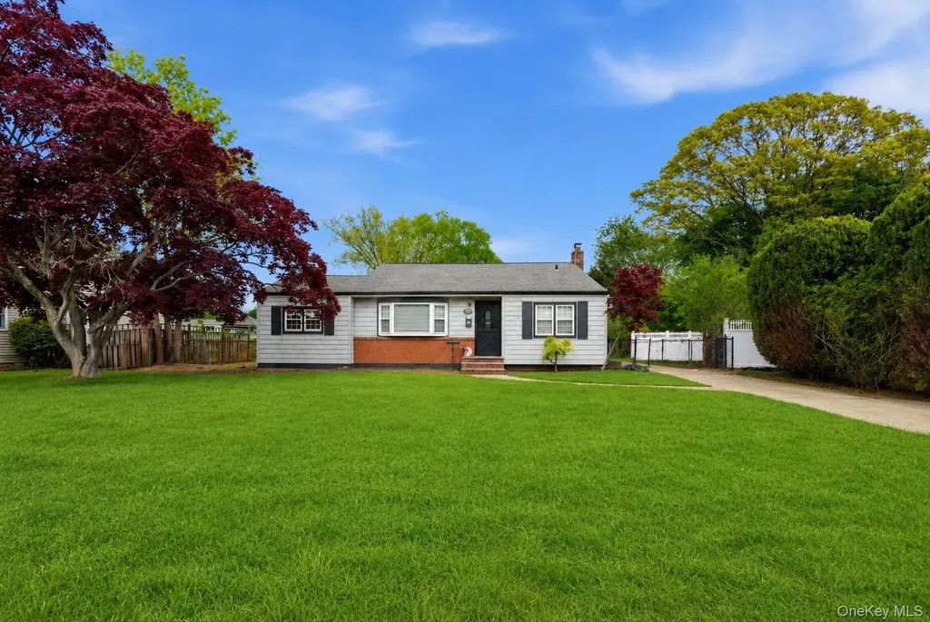 1413 Peters Boulevard Bay Shore NY 11706