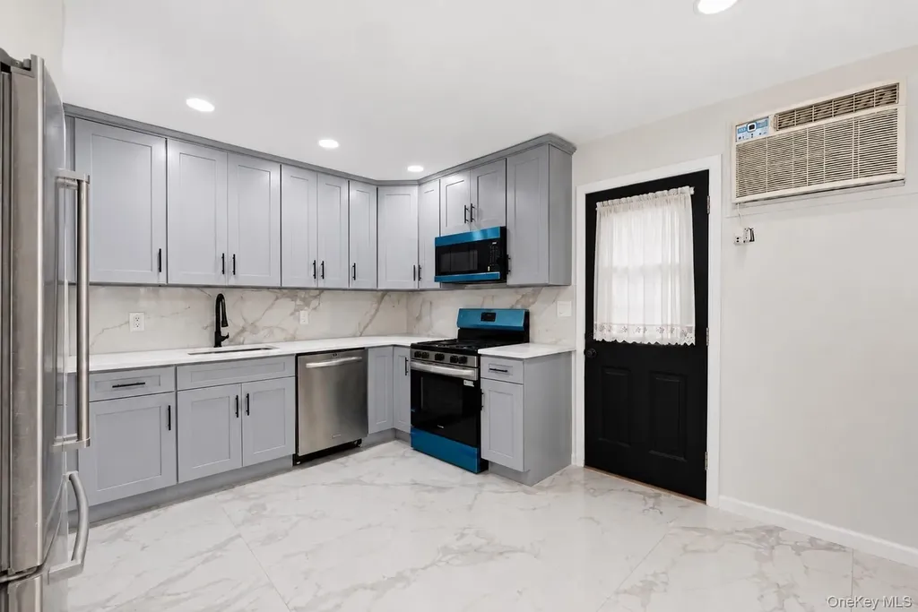 1413 Peters Boulevard Bay Shore NY 11706