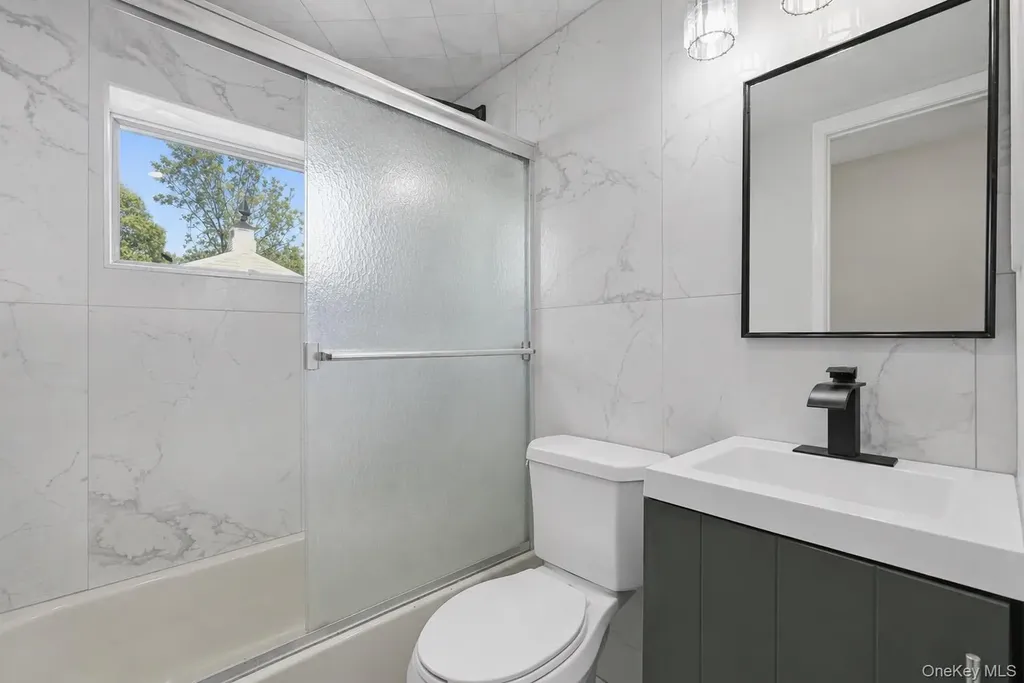 1413 Peters Boulevard Bay Shore NY 11706