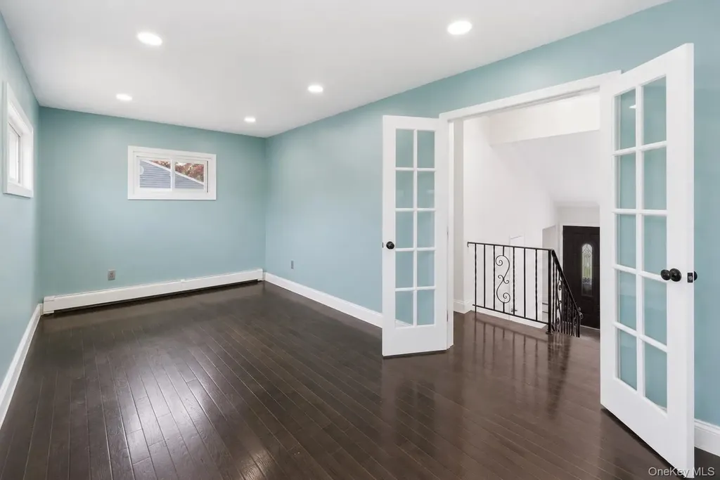 1413 Peters Boulevard Bay Shore NY 11706