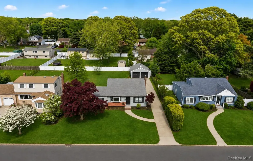 1413 Peters Boulevard Bay Shore NY 11706