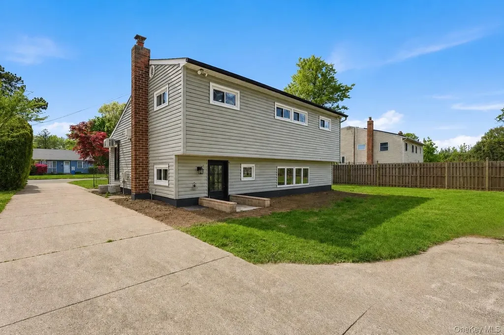 1413 Peters Boulevard Bay Shore NY 11706