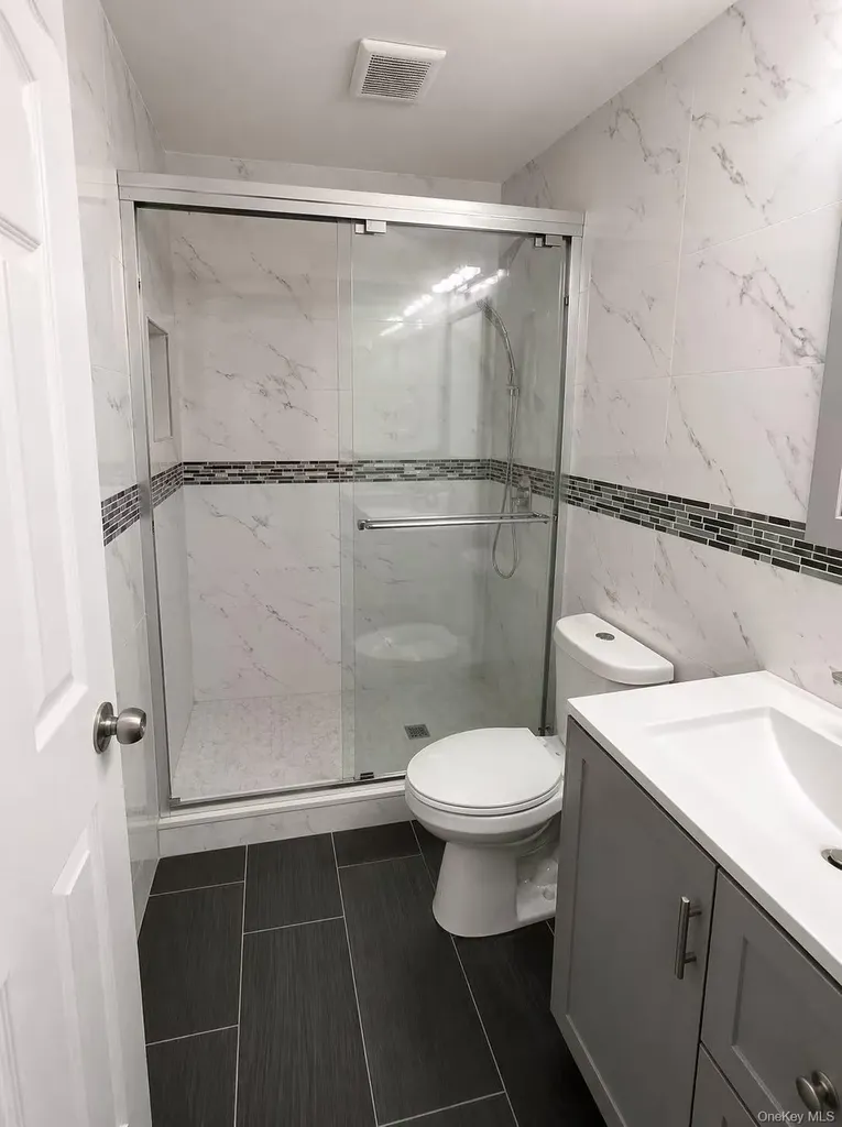 8 Harmony Lane Westbury NY 11590