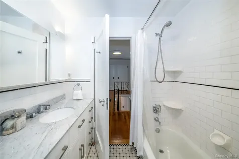 550 Forest Avenue New Rochelle NY 10804