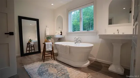 334 Lake Drive Rhinebeck NY 12572