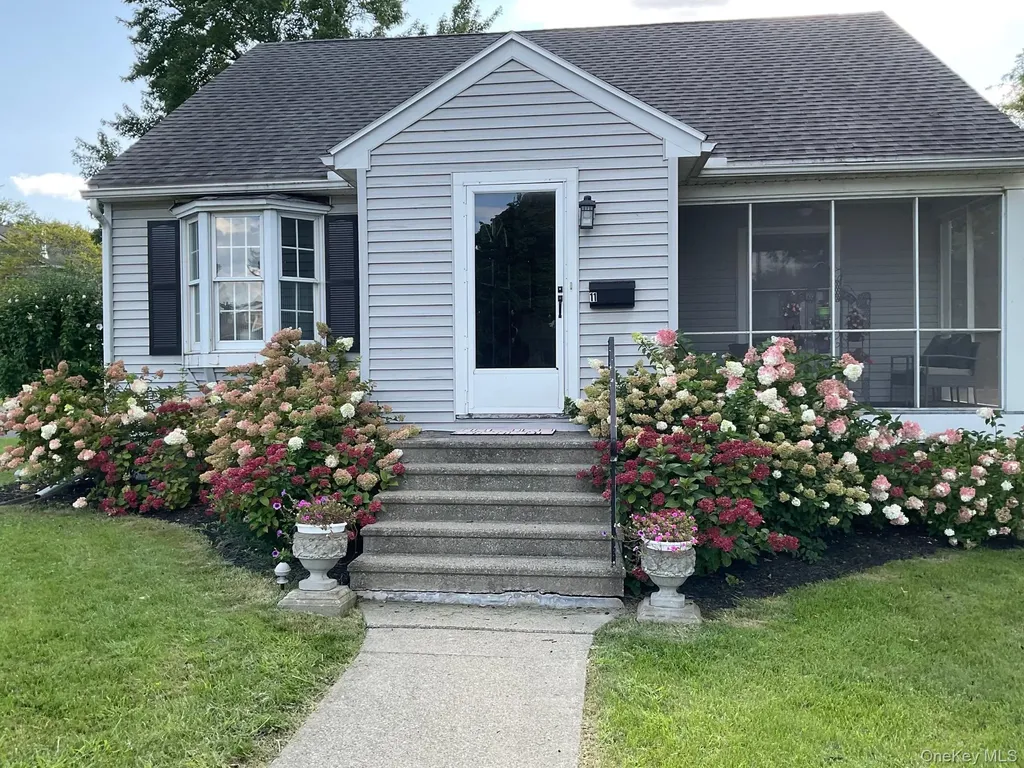11 Greenport Parkway Hudson NY 12534