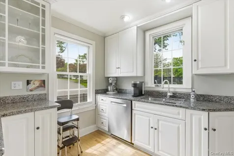 11 Greenport Parkway Hudson NY 12534