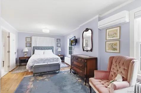 11 Greenport Parkway Hudson NY 12534