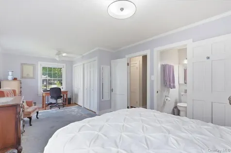11 Greenport Parkway Hudson NY 12534