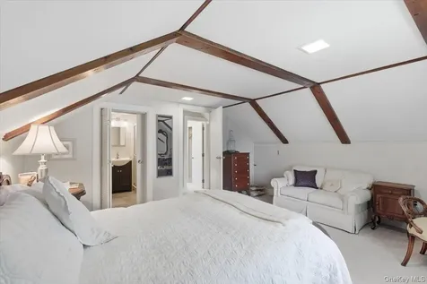 11 Greenport Parkway Hudson NY 12534