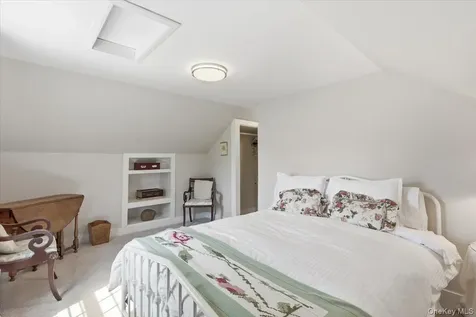 11 Greenport Parkway Hudson NY 12534