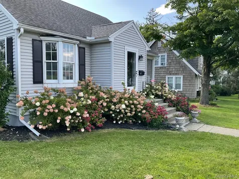11 Greenport Parkway Hudson NY 12534