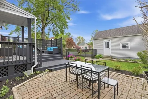 11 Greenport Parkway Hudson NY 12534