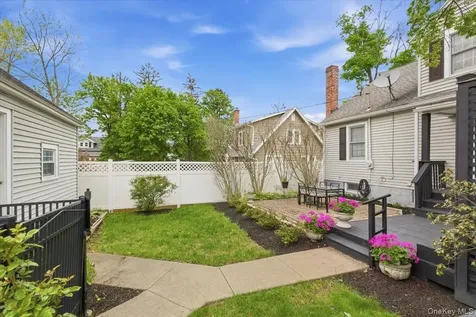 11 Greenport Parkway Hudson NY 12534